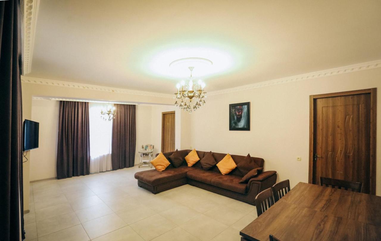 Bebo Babu Guest House Kutaisi Esterno foto