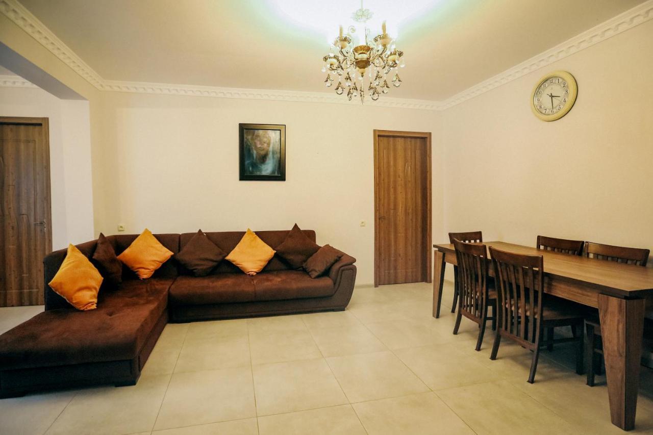 Bebo Babu Guest House Kutaisi Esterno foto