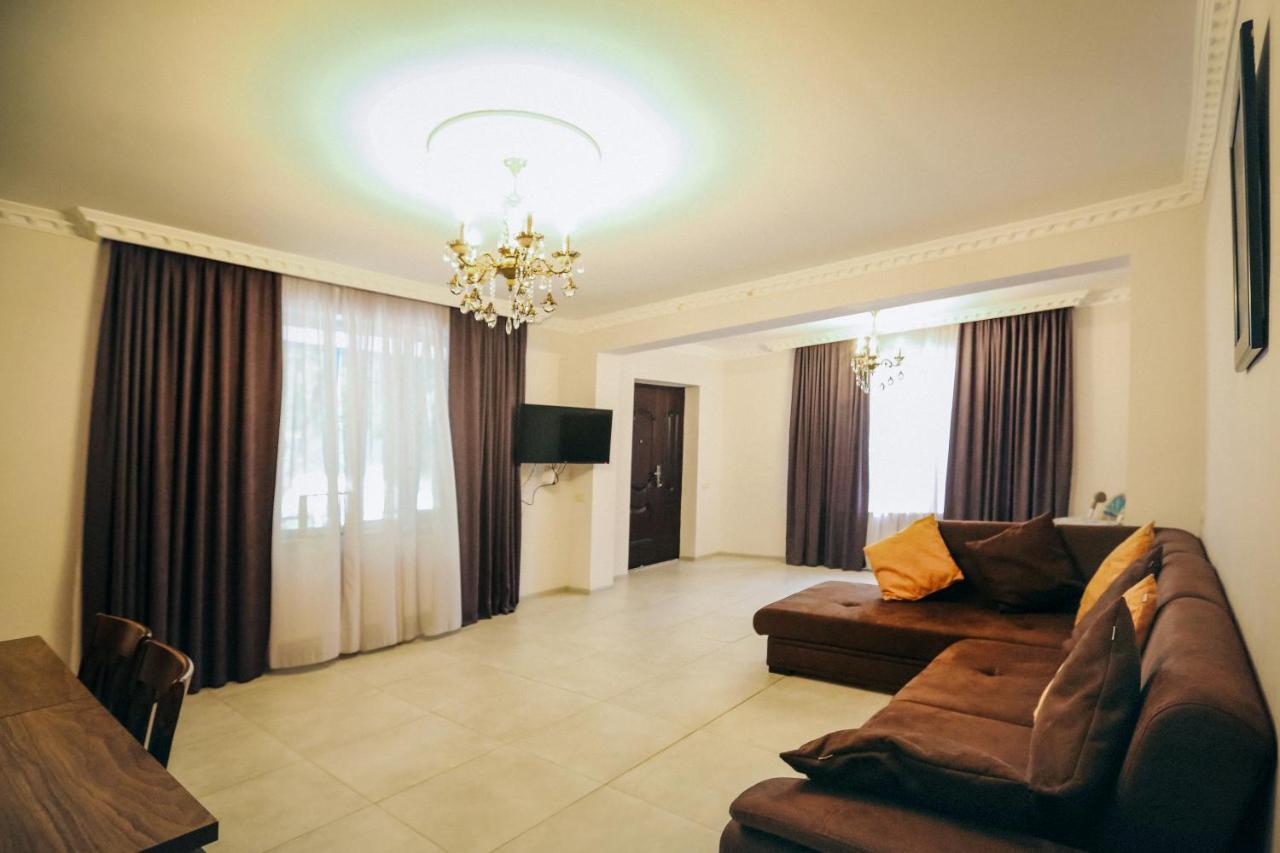 Bebo Babu Guest House Kutaisi Esterno foto