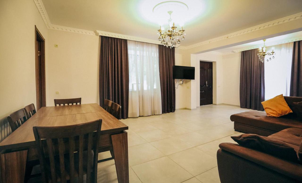 Bebo Babu Guest House Kutaisi Esterno foto