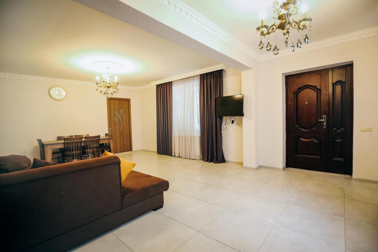 Bebo Babu Guest House Kutaisi Esterno foto
